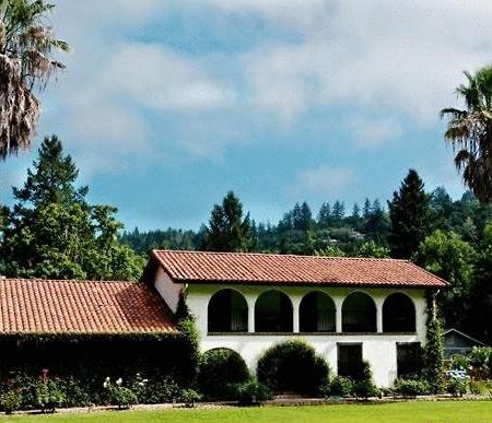 Spanish Villa Inn Сент-Хелина Экстерьер фото
