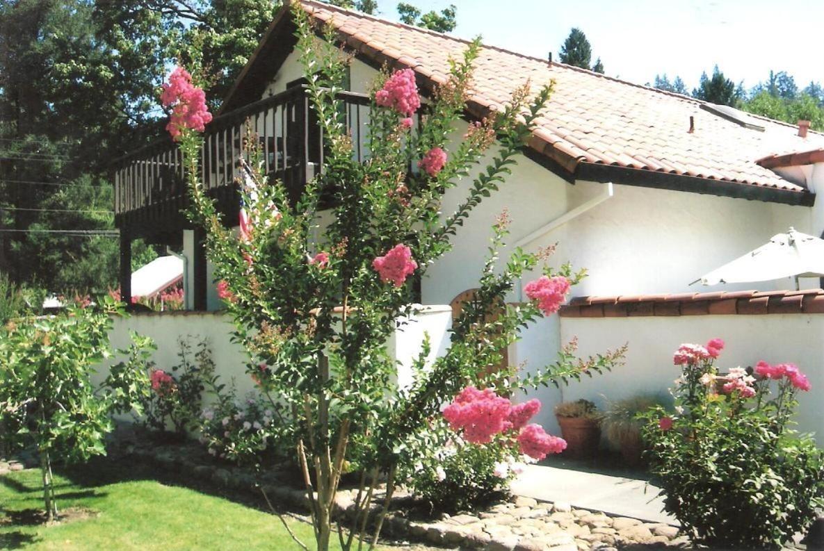 Spanish Villa Inn Сент-Хелина Экстерьер фото