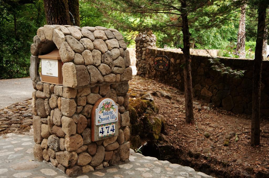 Spanish Villa Inn Сент-Хелина Экстерьер фото